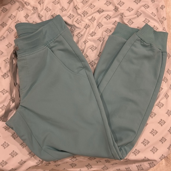 FIGS scrubs - size XS top & bottom set - Picture 2 of 2